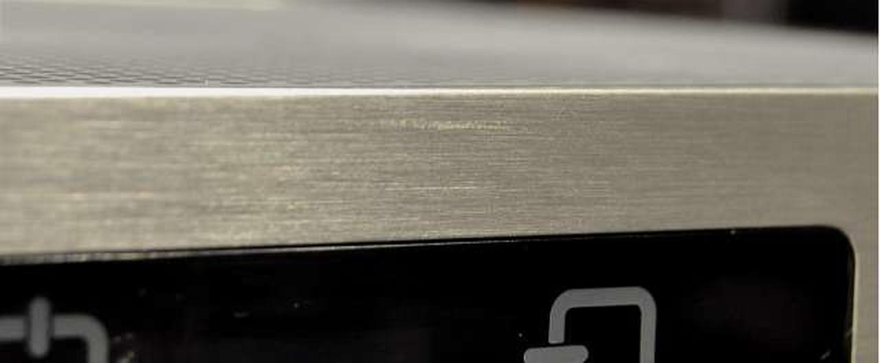 パネル面にキズ