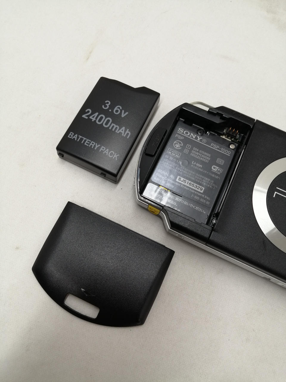 バッテリー社外品です。