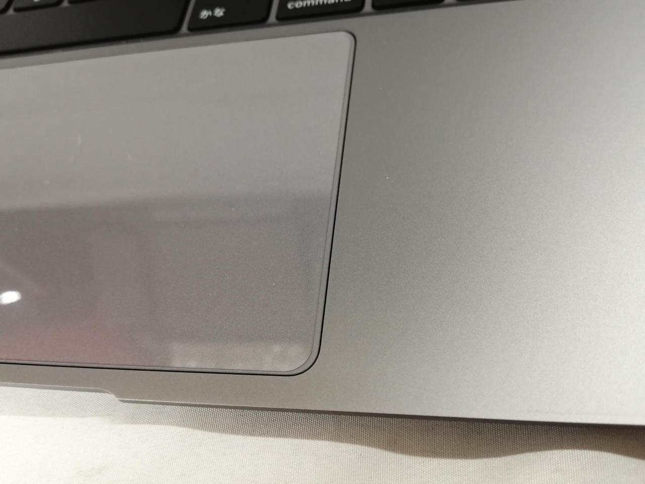 フィルム貼付されています