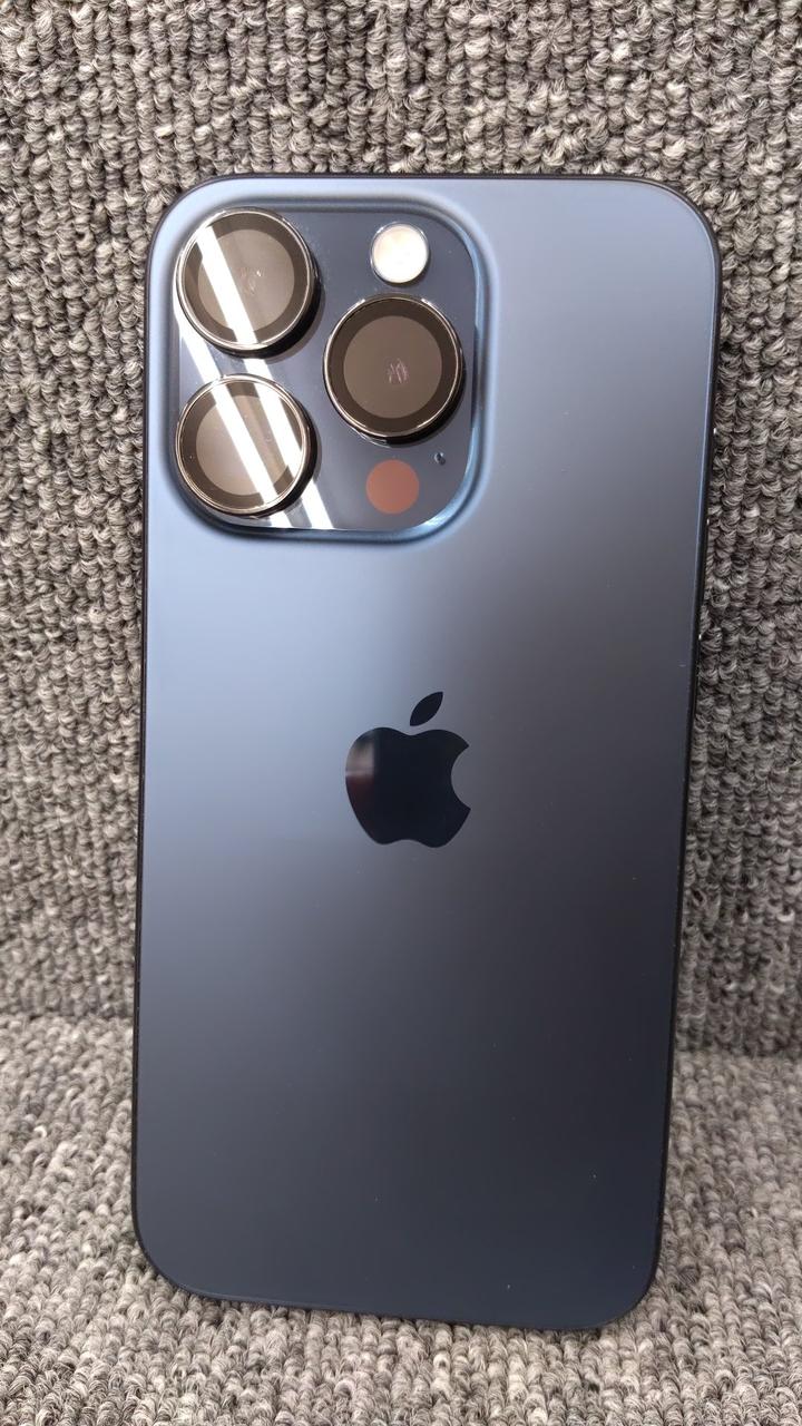 1番上のカメラに小キズがあります