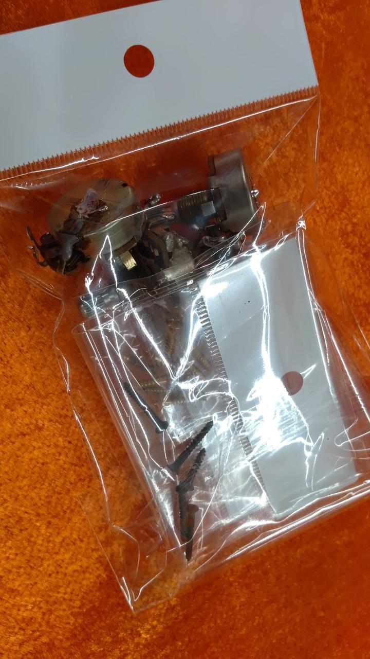 交換元のビスとポットございます。
