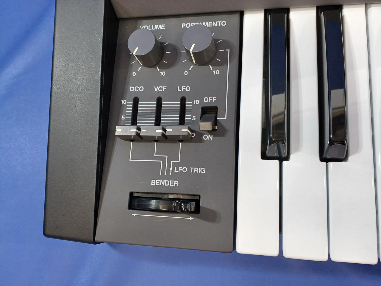 【ジャンク品】Roland Juno106(シンセサイザー) RolandがJUNO-Xを発表！新開発ネイティブエンジンも搭載で、3種