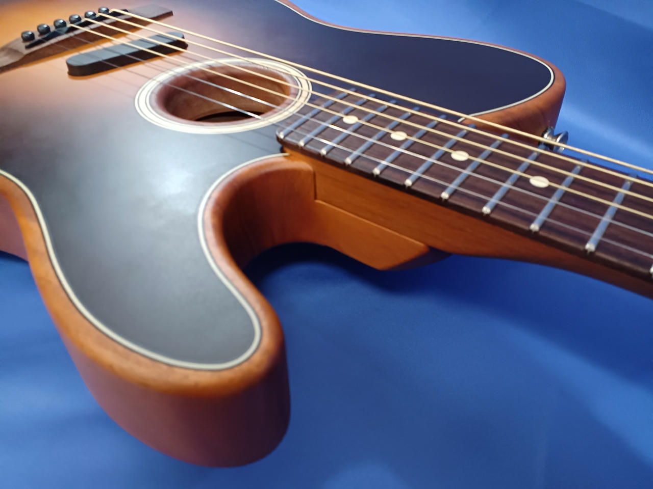 Fender エレアコ　ネイビー Amazon.co.jp: Fender エレアコギター Villager 12-String