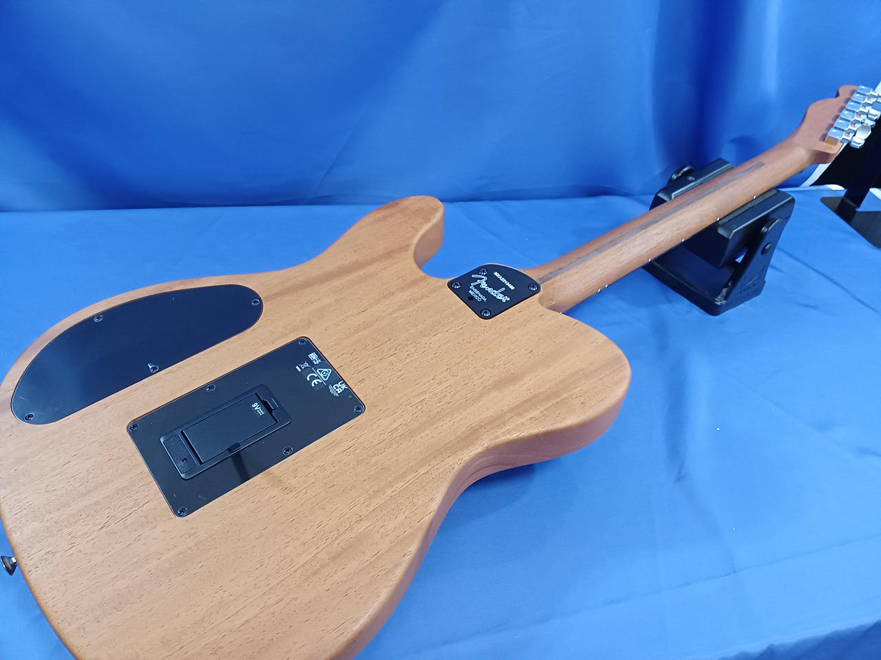 Fender エレアコ　ネイビー 51fLI1Qd2rL._UF350,350_QL50_.jpg