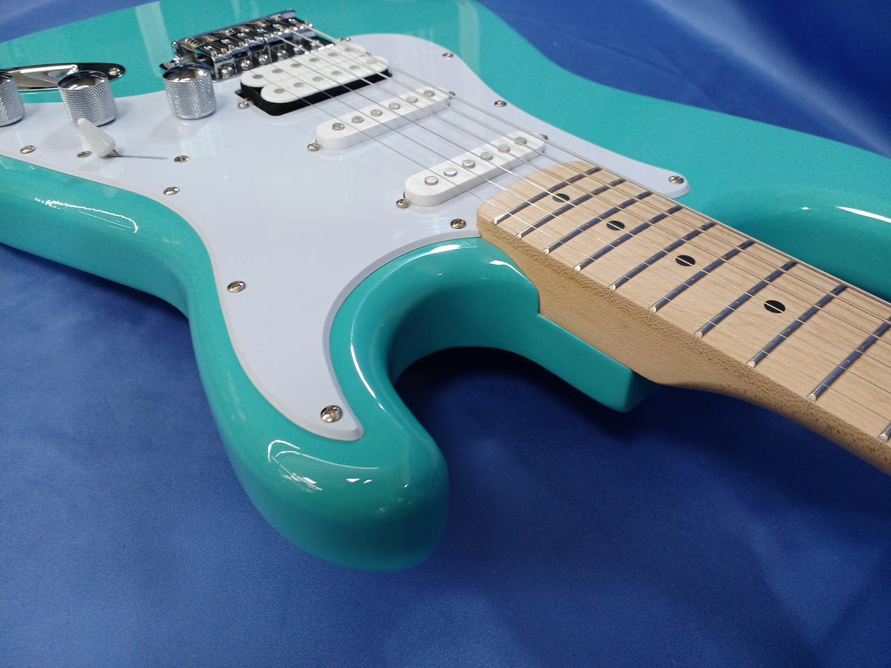 クレイマー Kramer エレキギター ストラトキャスター グリーン 美品 クレイマー Kramer エレキギター ストラトキャスター グリーン