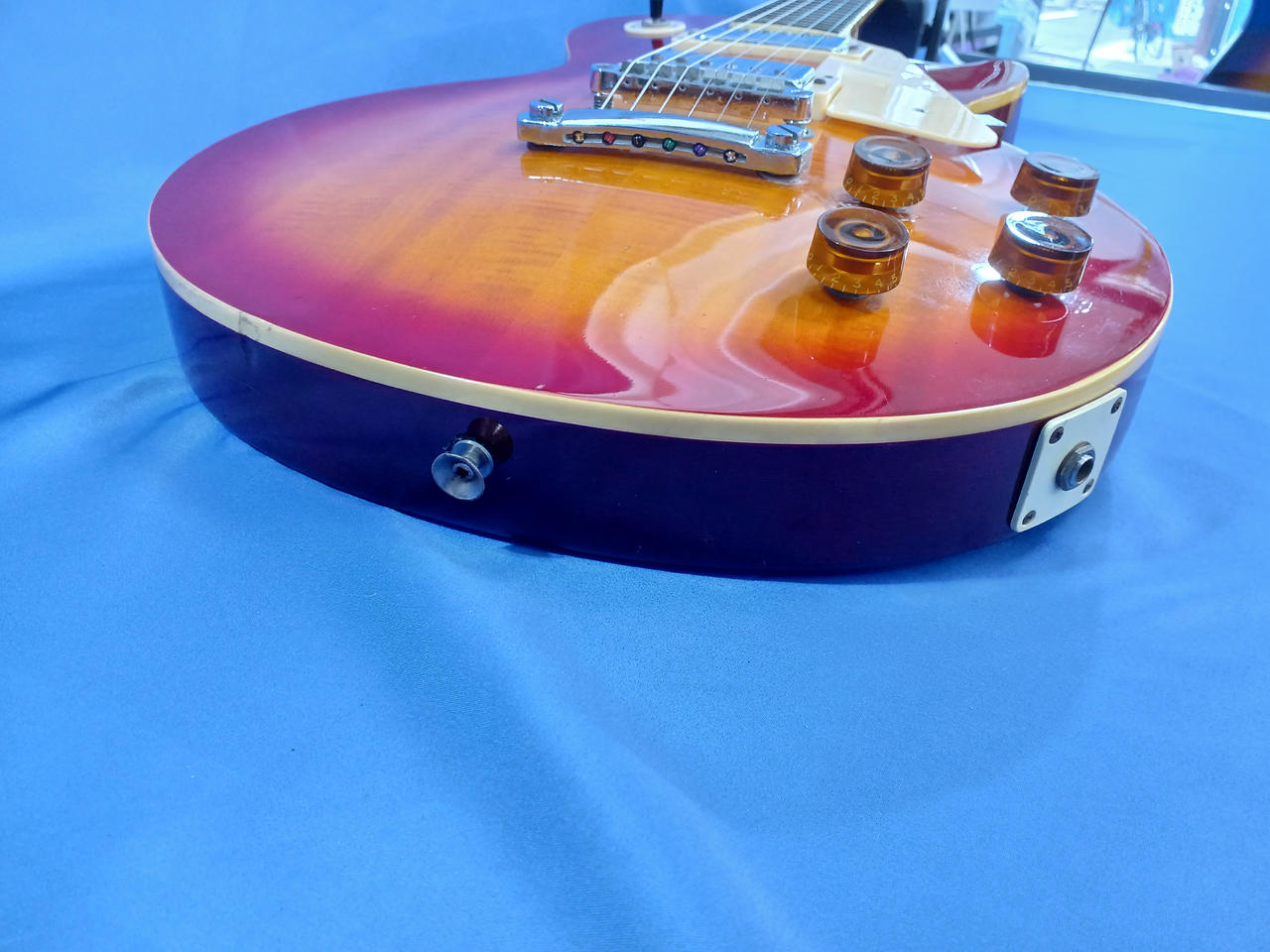 美品 Epiphone Flamekat エレキギター ケース付 希少 美品 Epiphone Flamekat エレキギター ケース付 希少
