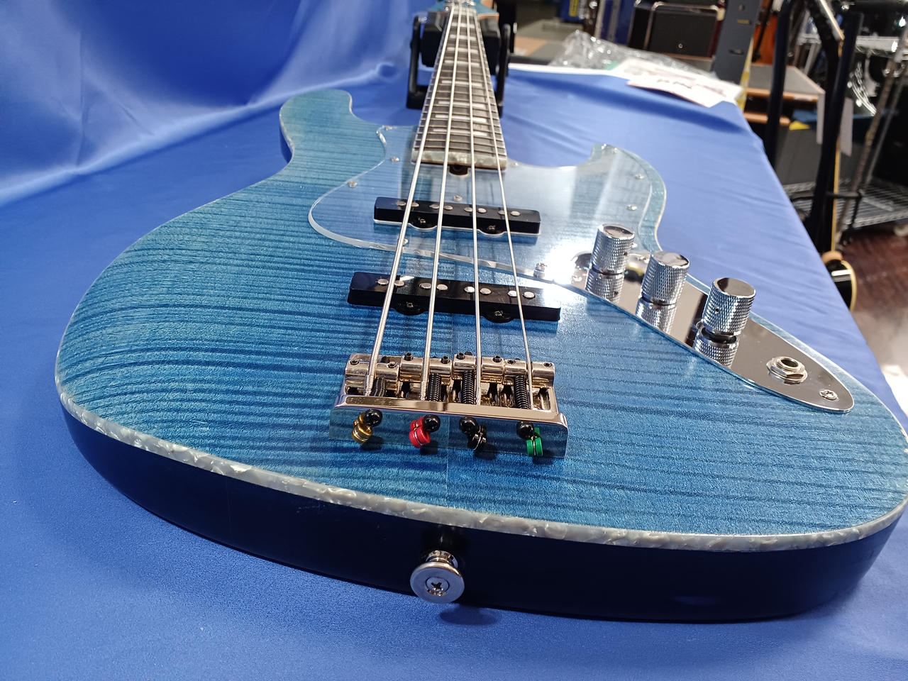お　Bacchus エレキベース ブルー 楽天市場】青 ブルー（シリーズBacchus（ディバイザー