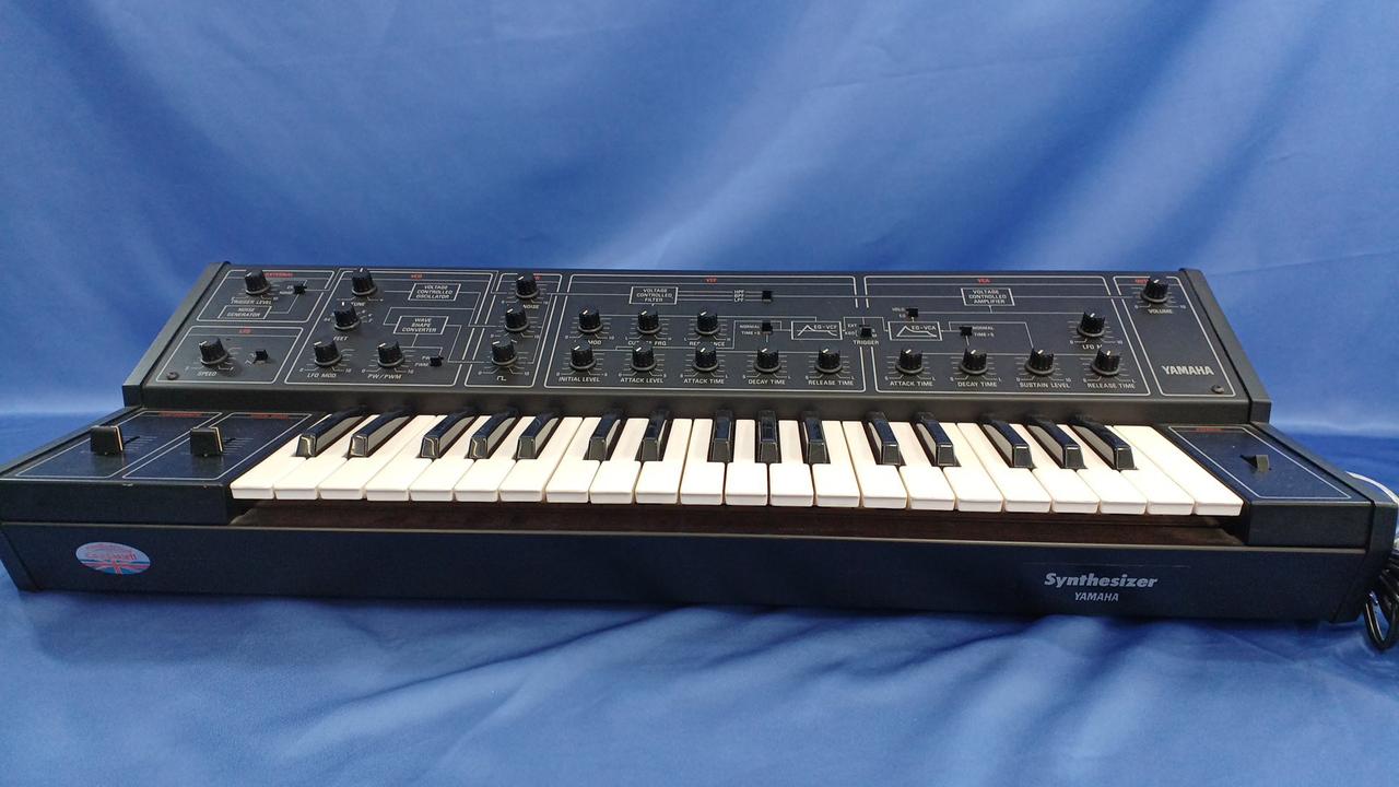 YAMAHA CS-10 アナログシンセサイザー　ハードケース付き　ジャンク 美品 YAMAHA CS-10 アナログ シンセサイザー ハードケース付