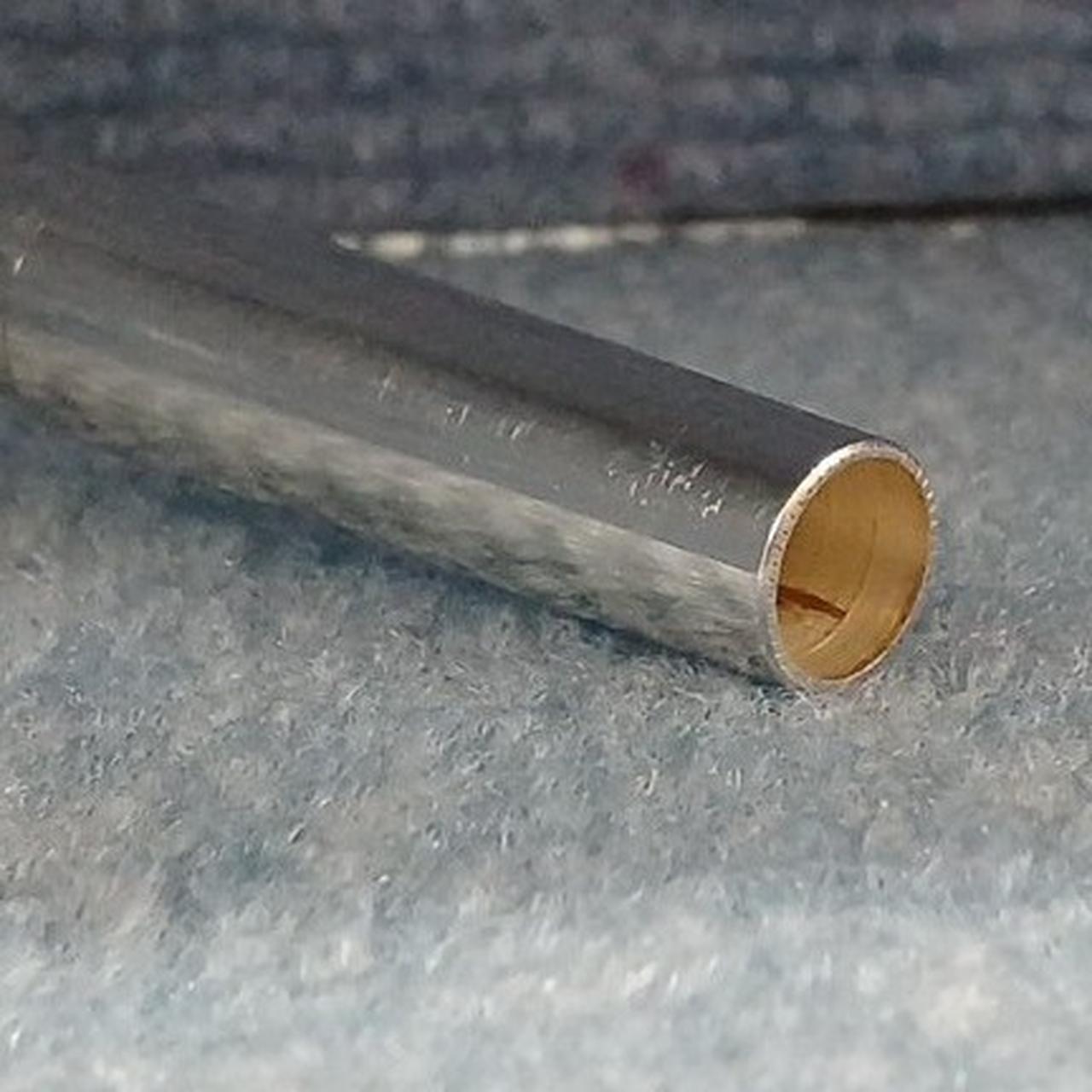 黒い部分ありますが吹奏に影響はありません