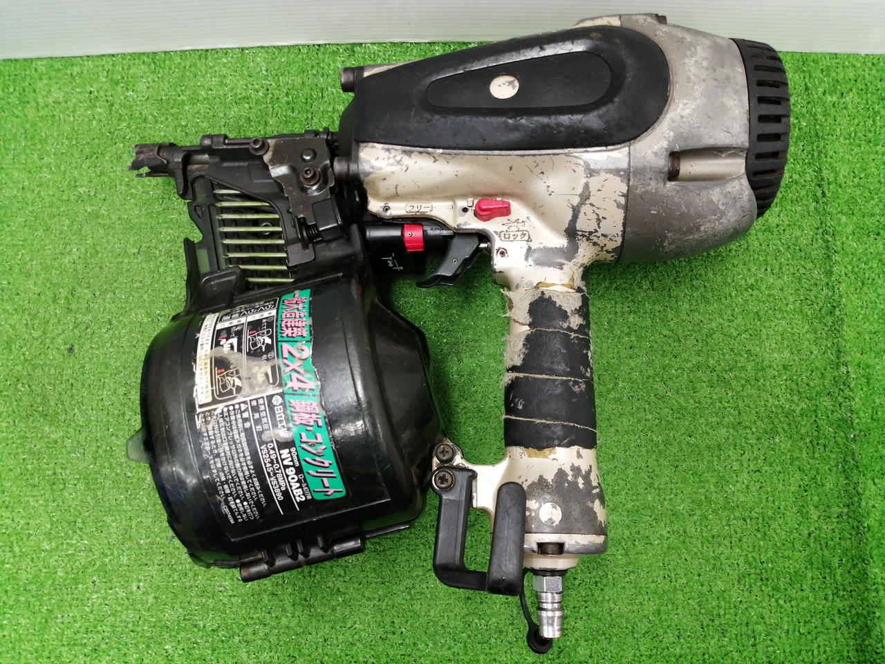 日立 - 日立工機高圧釘打ち機NV90HM Amazon | HiKOKI(ハイコーキ) 高圧ロール釘打機 NV90HMC(L