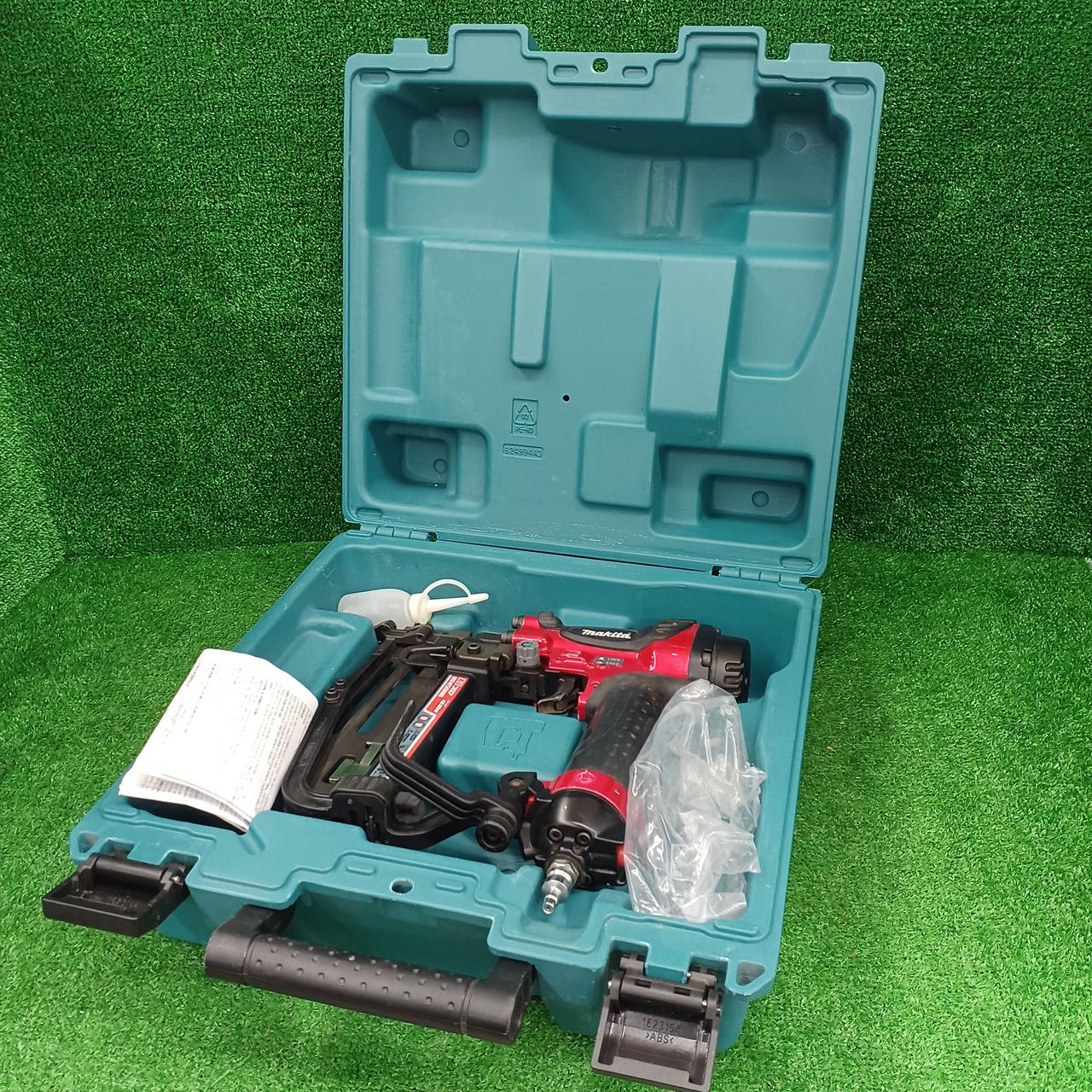 MAKITA 型番：AT450HA 高圧フロアタッカ