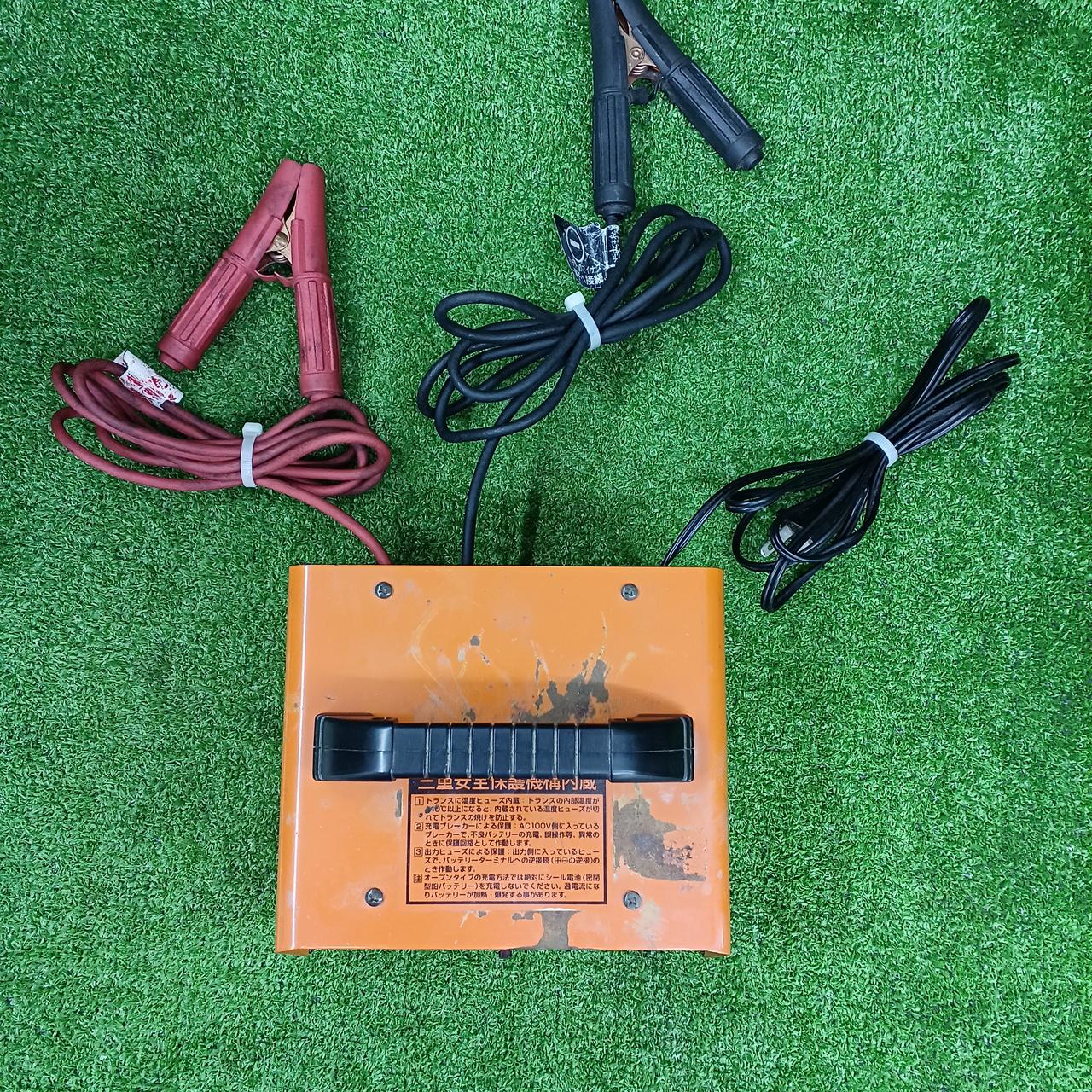 セルスター 自動バッテリー充電器 CELLSTAR CC-30AT CELLSTAR セルスター CC-30AT 自動バッテリー充電器 DC12V