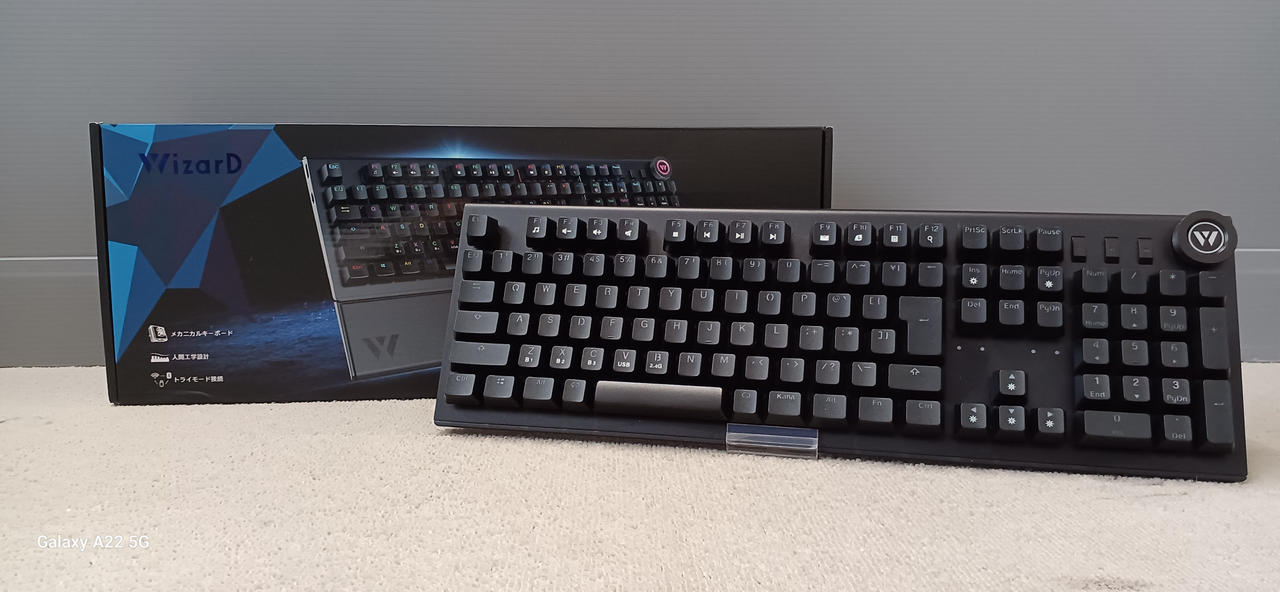 WizarD　メカニカルゲーミングキーボード　KE22C1　新同品 Amazon.co.jp: 【WizarD】 RGBライト搭載108キー ゲーミング