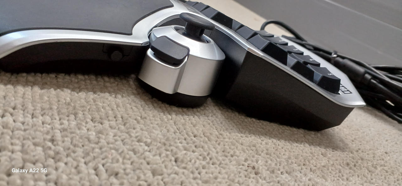 F14 タクティカルアサルトコマンダー HORI 株式会社 HORI | TACTICAL ASSAULT COMMANDER F14 FINAL FANTASY