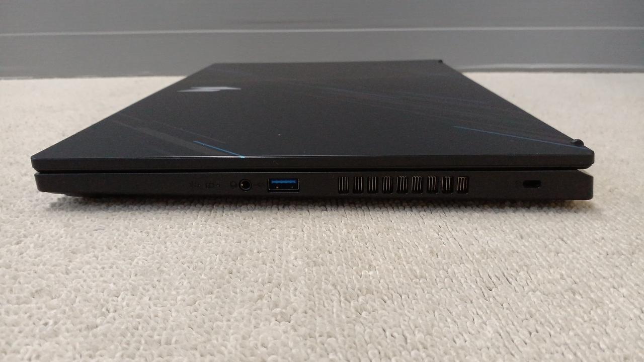 Acer ConceptD7 ノートパソコン　メモリ32GB、ゲームプレイにも Acer ConceptD7 ノートパソコン メモリ32GB、ゲームプレイにも