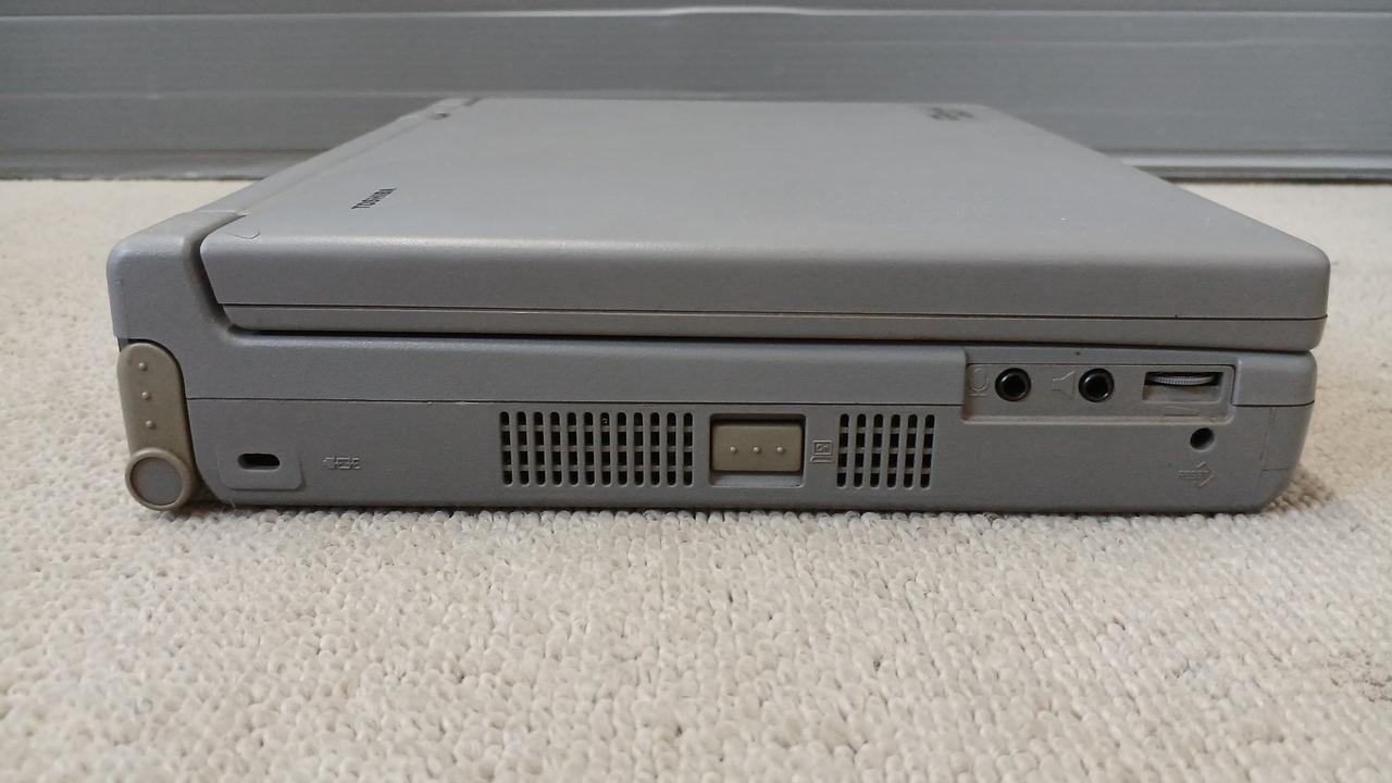 TOSHIBAノートPC VideoStudioPRO(永続版)付 r73-i5-7th.jpg
