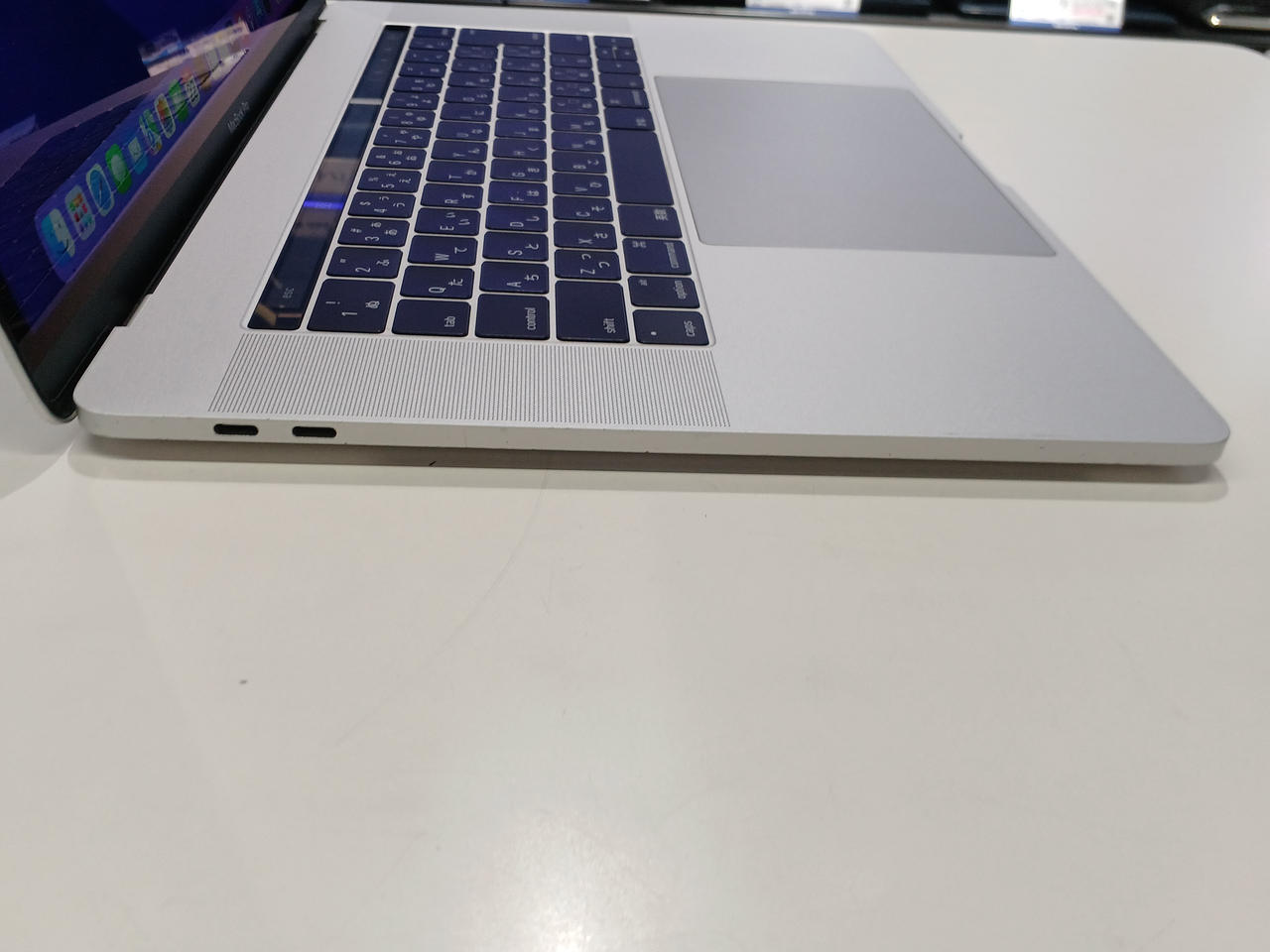 【d4s様用/封筒直入れ】Macbook Pro 2016 A1706 ジャンク d4s様用/封筒直入れ】Macbook Pro 2016 A1706 ジャンク ジャンク