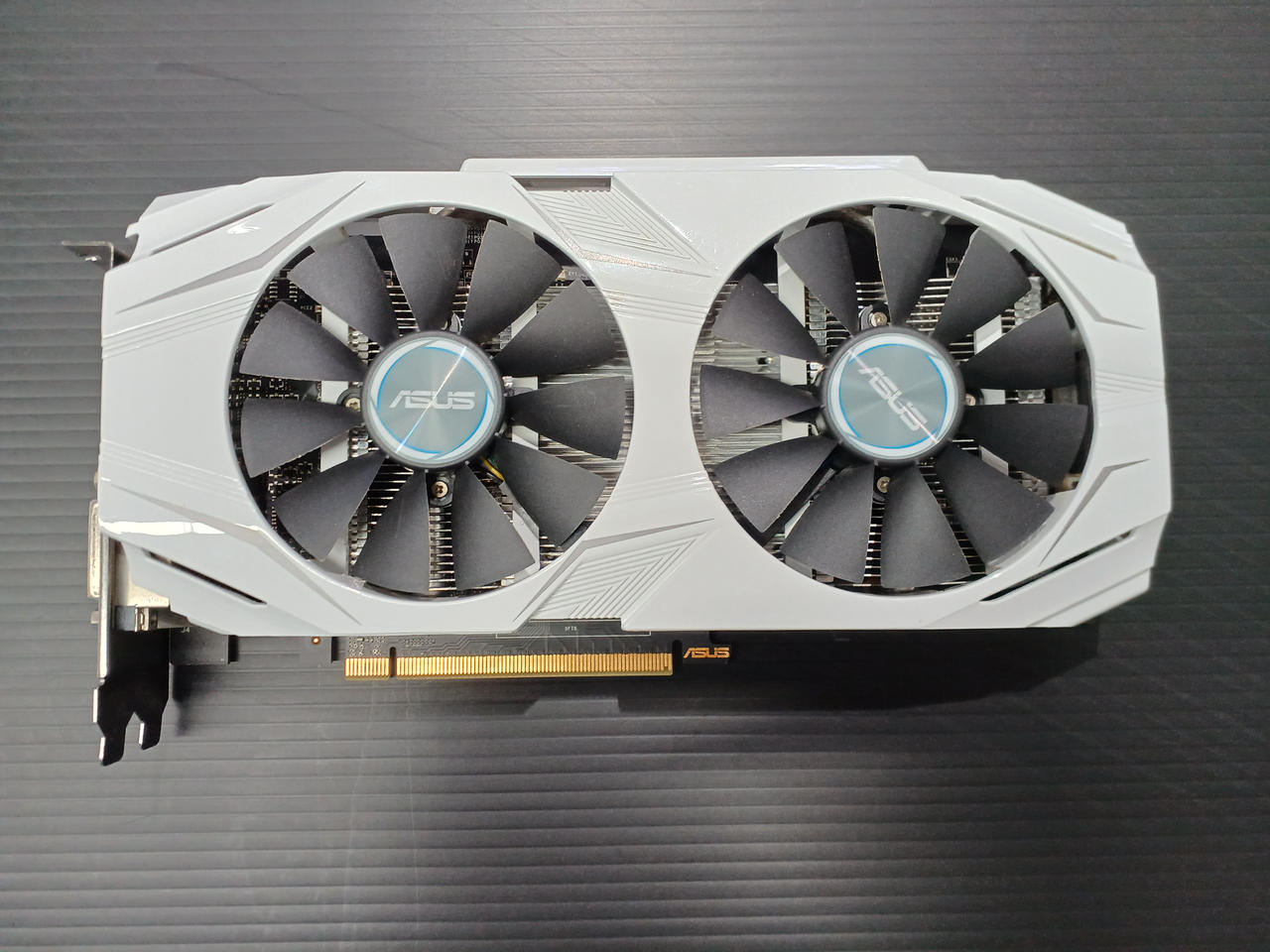 PCパーツ ASUS - ASUS GTX1060 3GB Amazon.com: ASUS PH-GTX1060-3G GeForce GTX 1060 3GB Phoenix