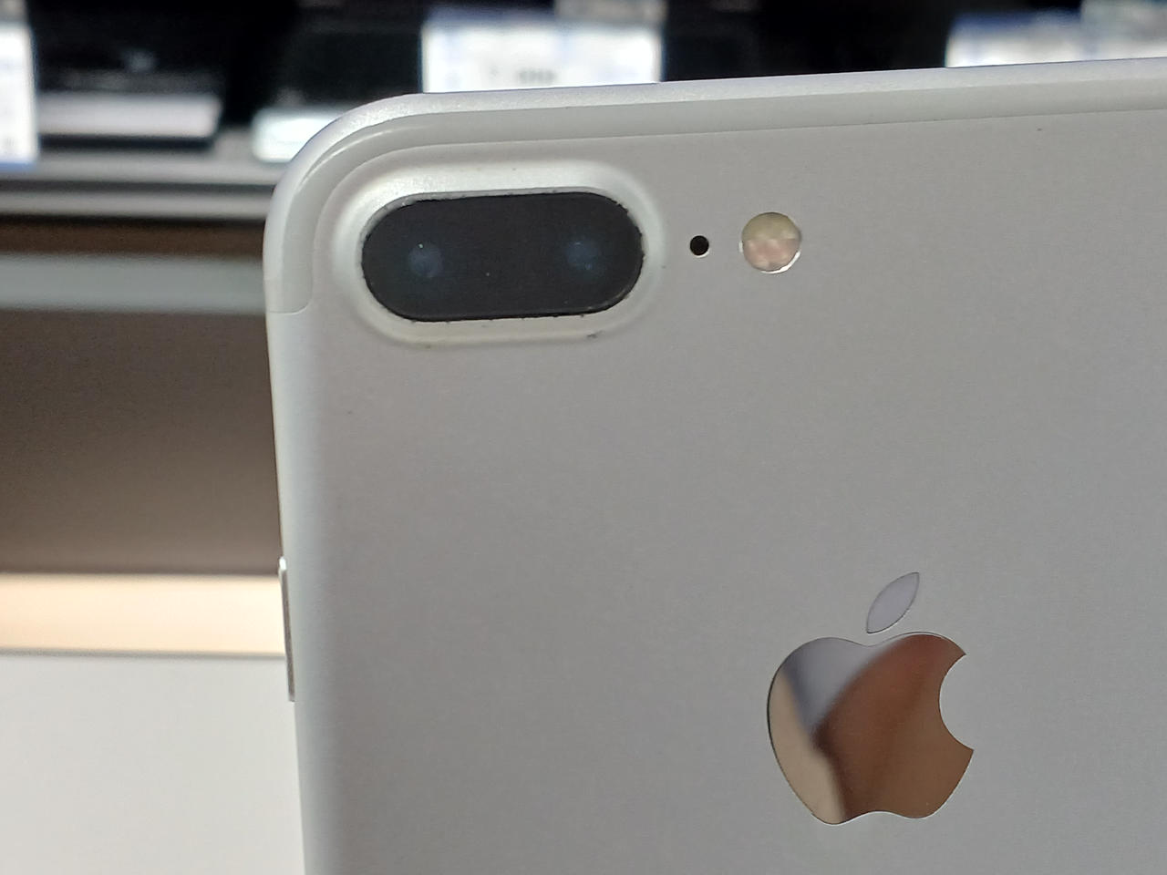 iPhone 7 Plus 32GB SoftBank シルバー iPhone 7 Plus｜価格比較・最新情報 - 価格.com