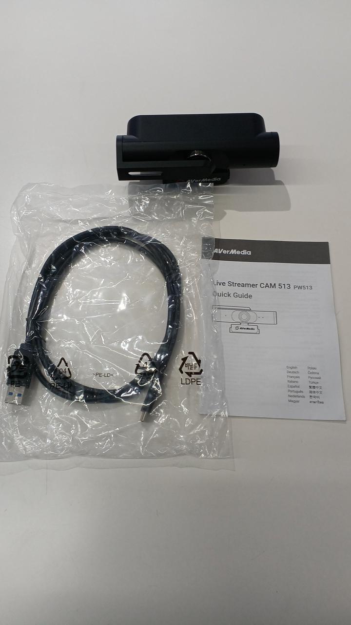 本体と付属品(ケーブル未開封)