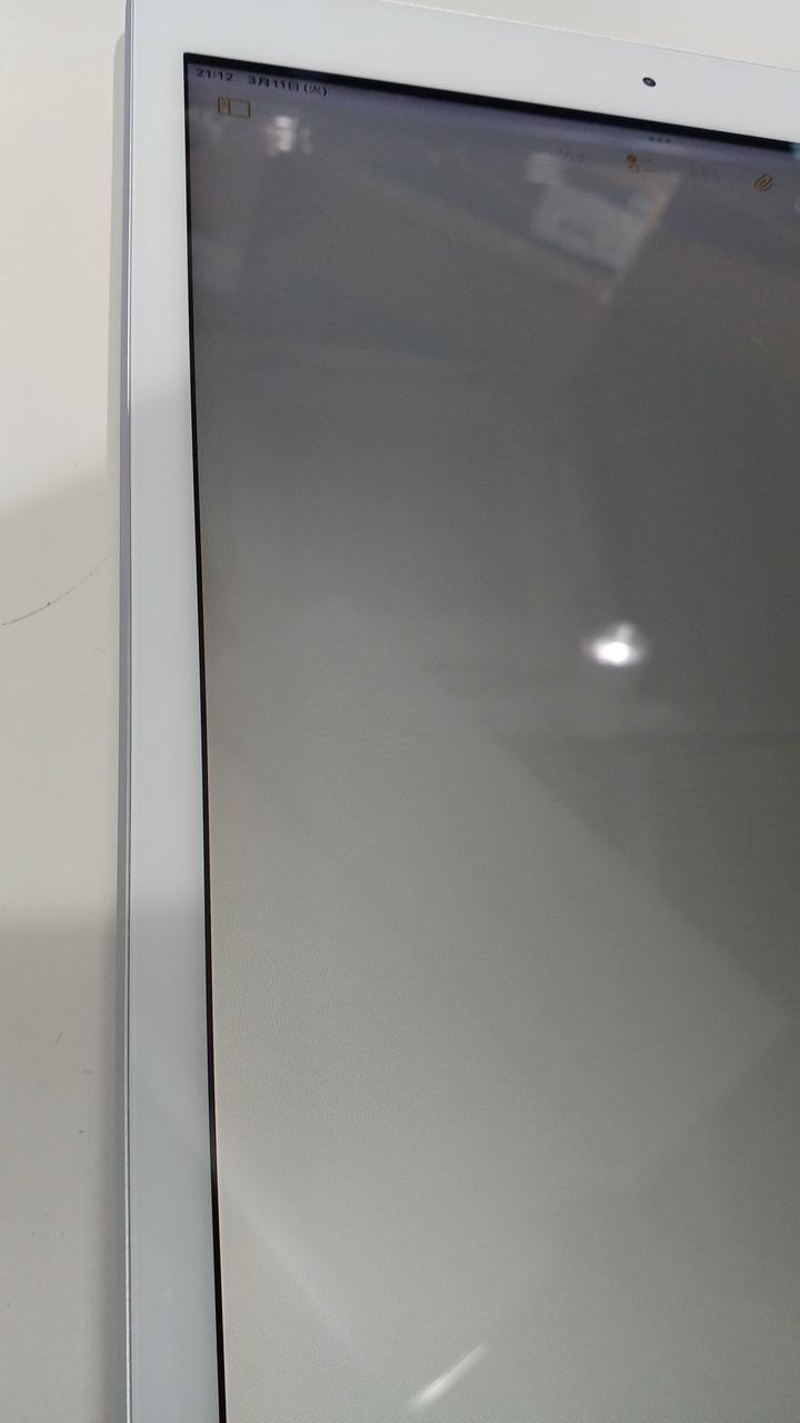 画面フチにヤケあります