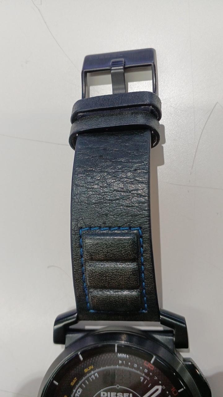 バンド部変色あります