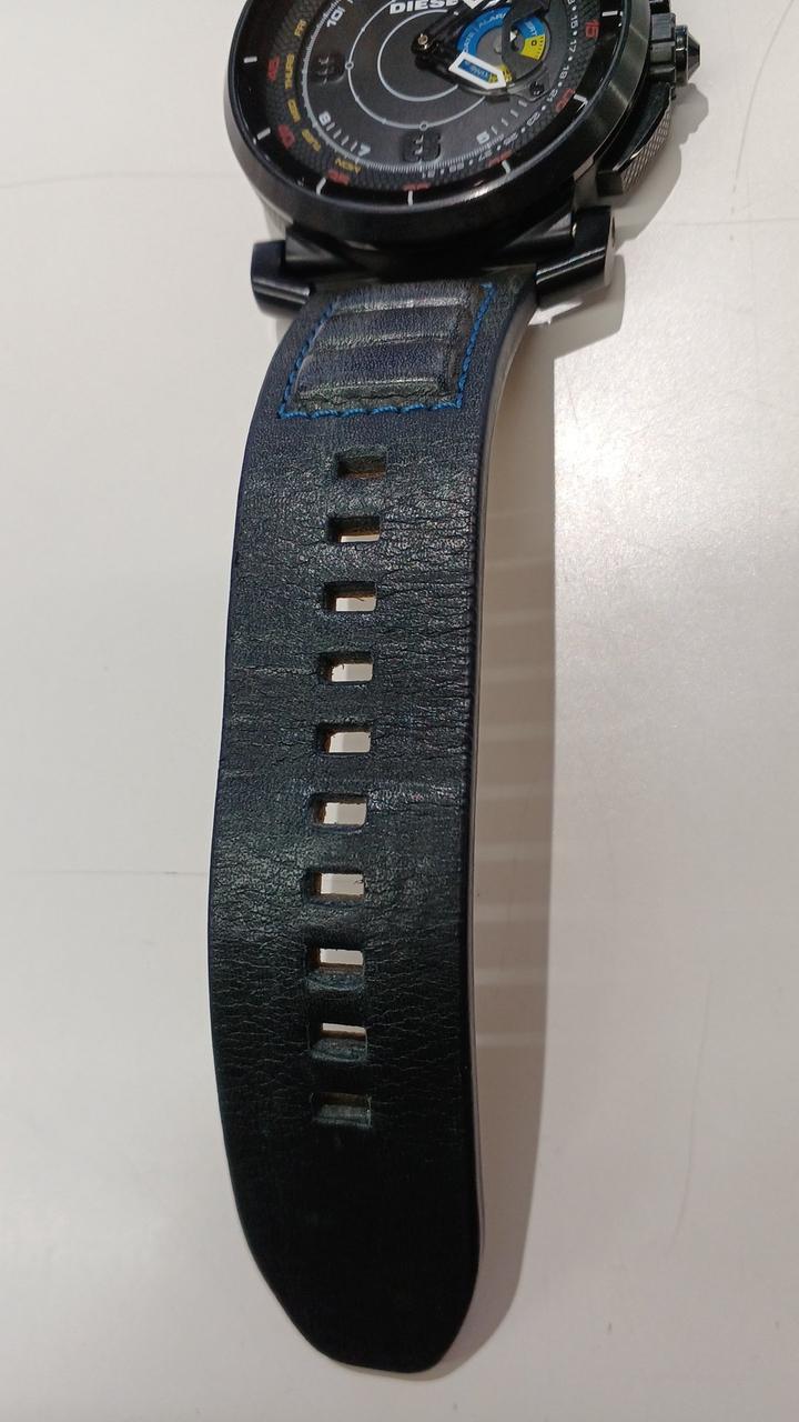 バンド部変色あります