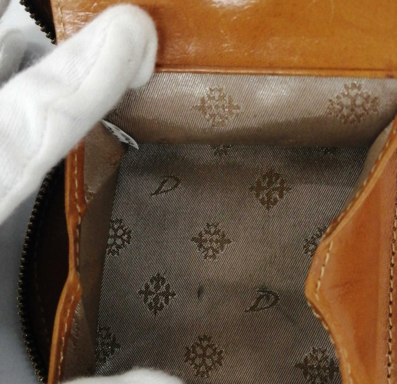 小銭入れ部分汚れあります。