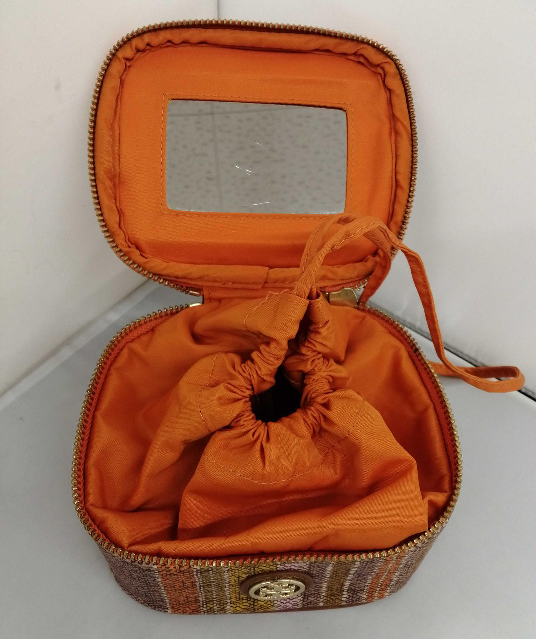 ミラーに傷有り