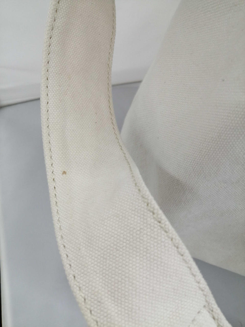 ショルダーベルトにも所々汚れ有り