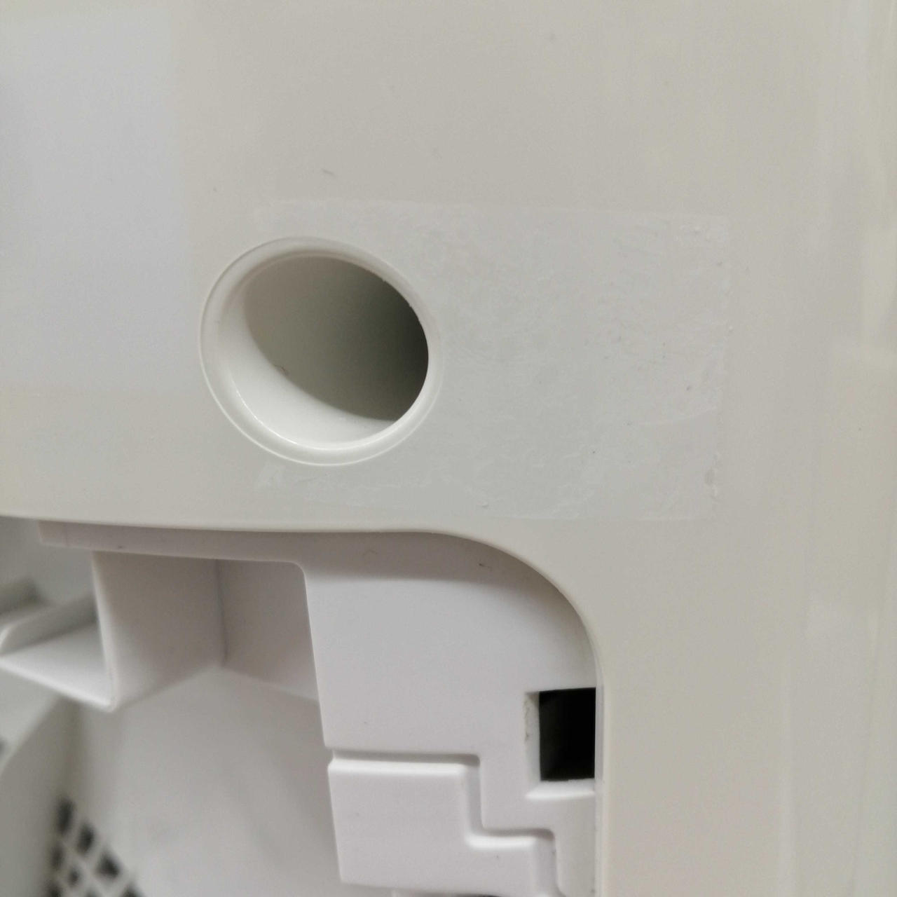 裏にテープ跡があります。