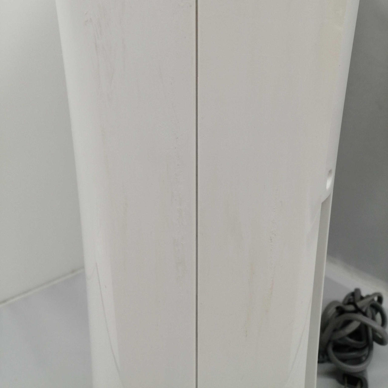 側面に汚れがあります。