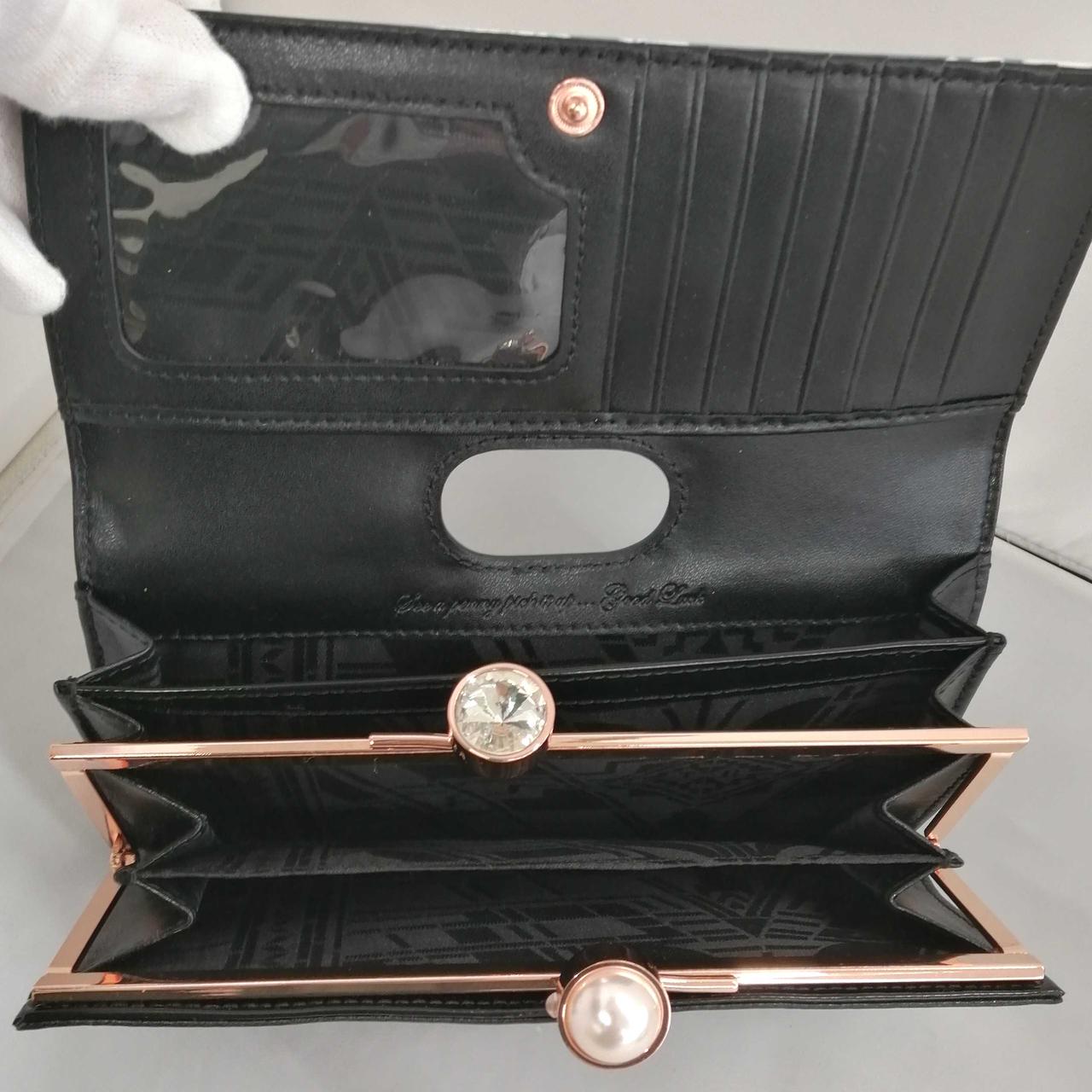 パスケース部分に傷あります。