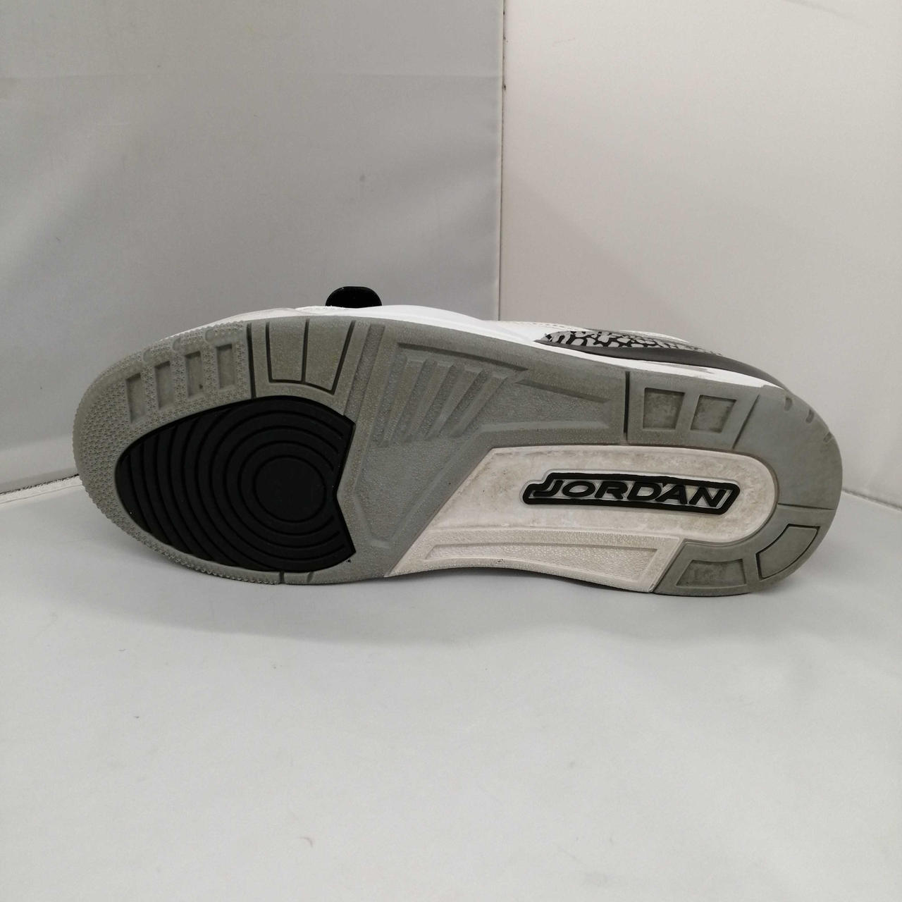 全体的に汚れがあります。