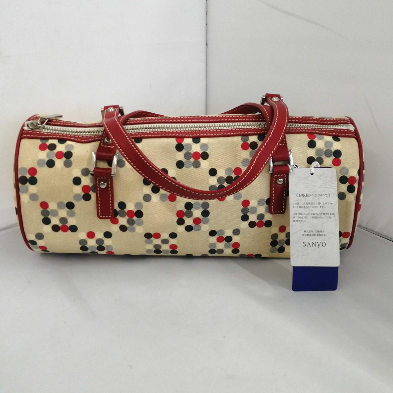 未使用品ですが全体にシミが有ります。