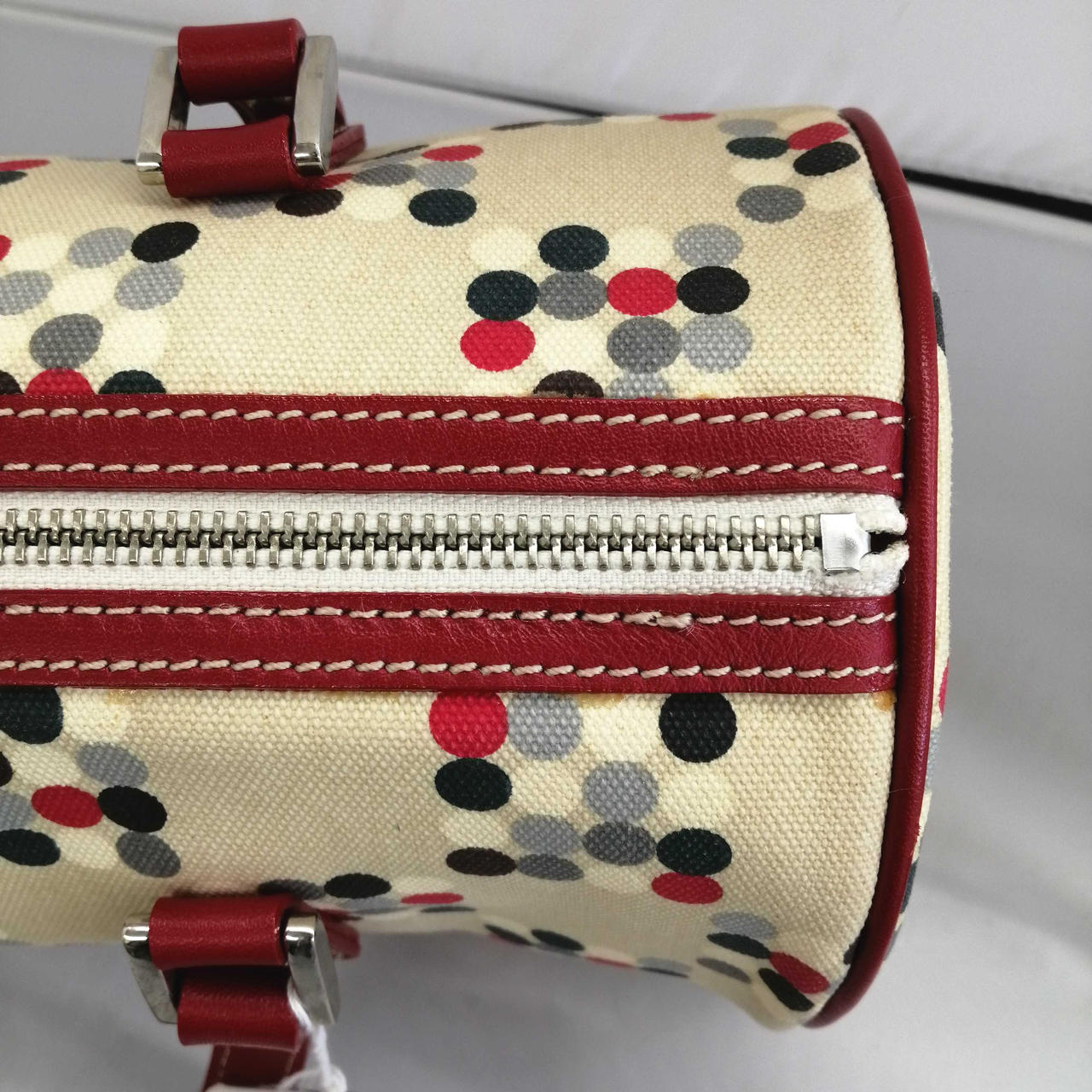 シミ、汚れ有ります。