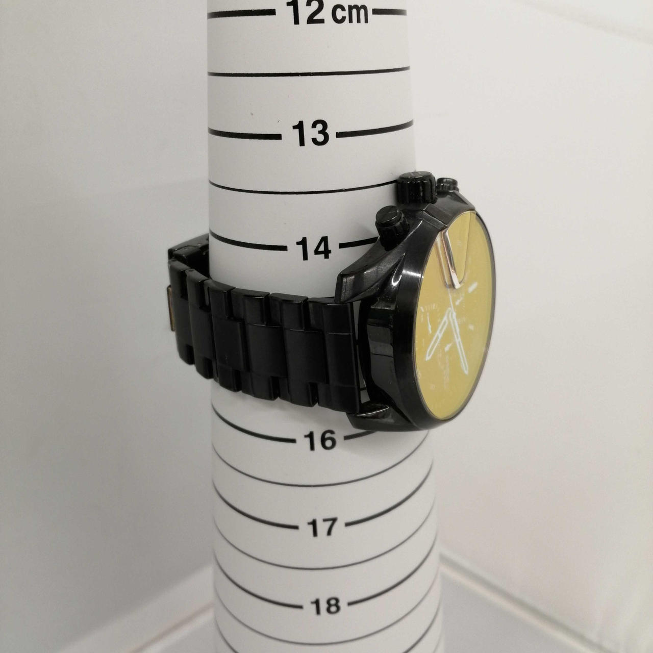 サイズは約15cmになります。