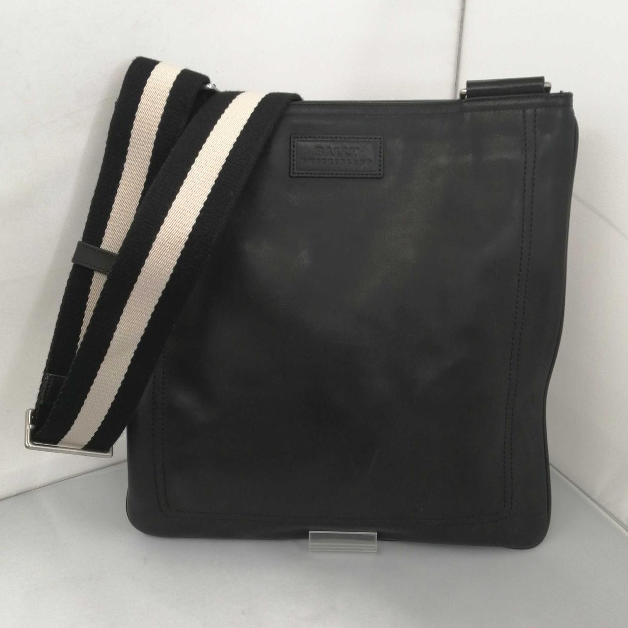 全体に傷あります。