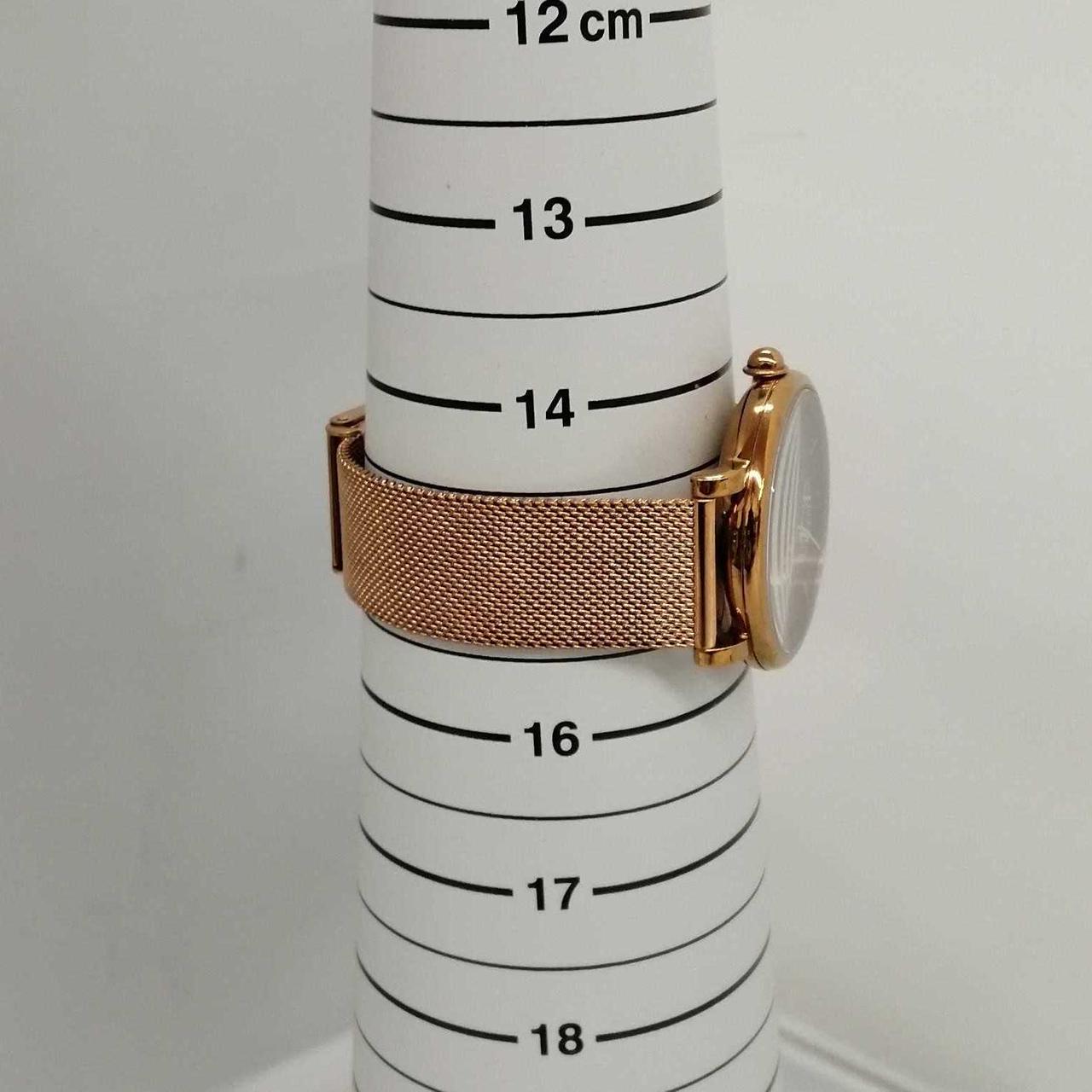 サイズは約15cmになります。