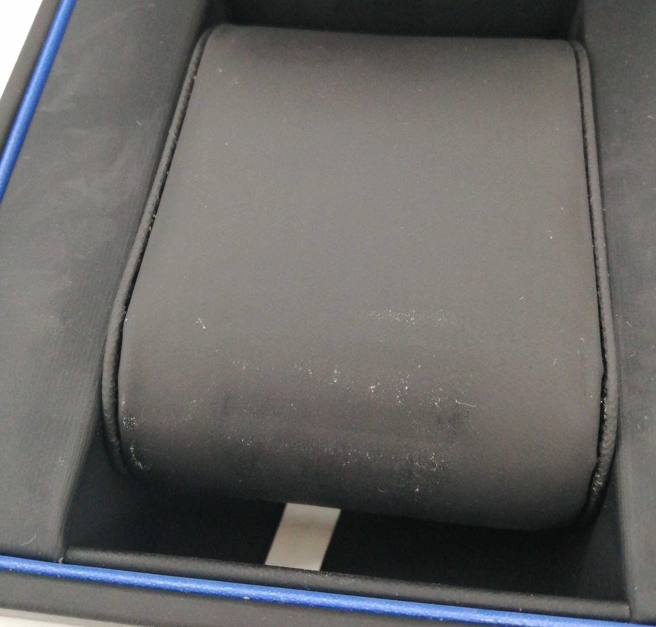 スレキズあります。