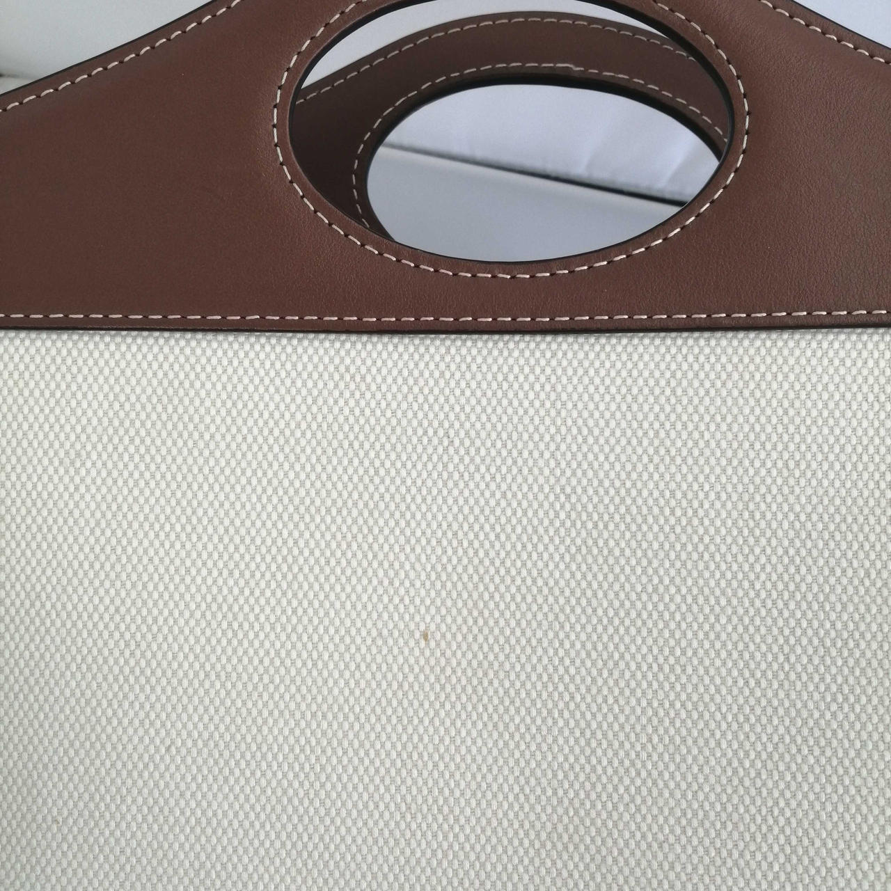 少々シミが有ります。