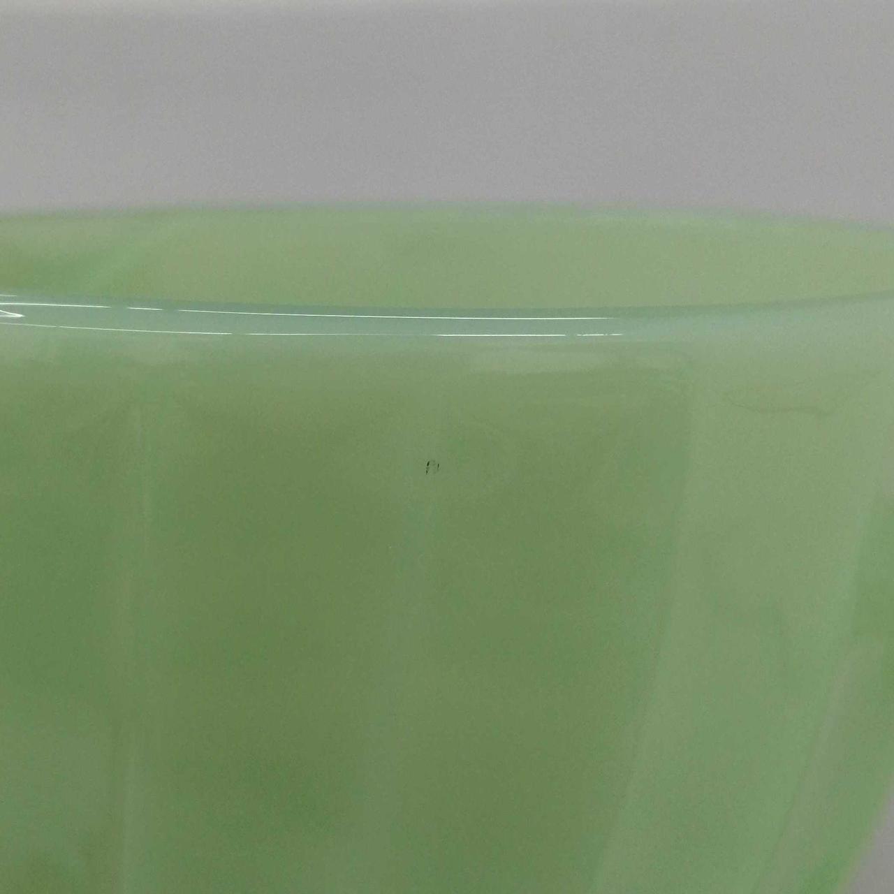 少々変色している箇所があります。