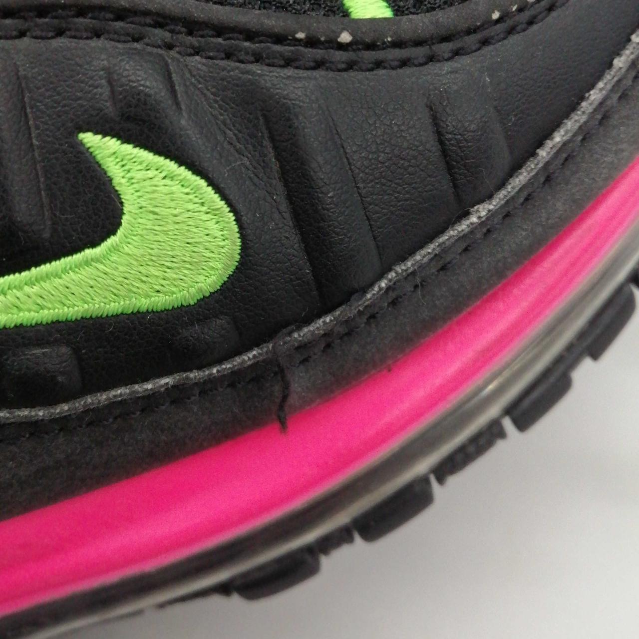 ホツれあります。