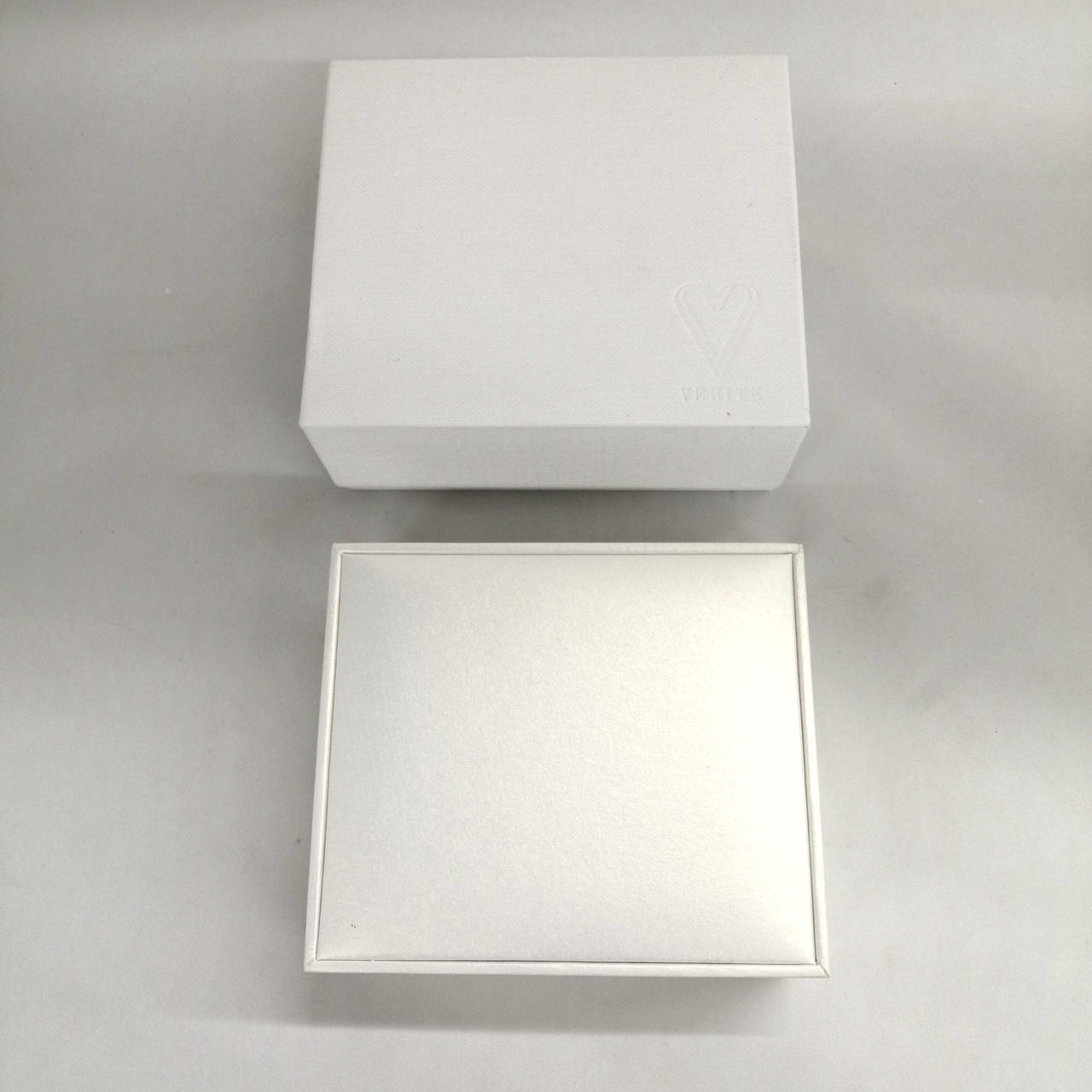 ケース付きです。