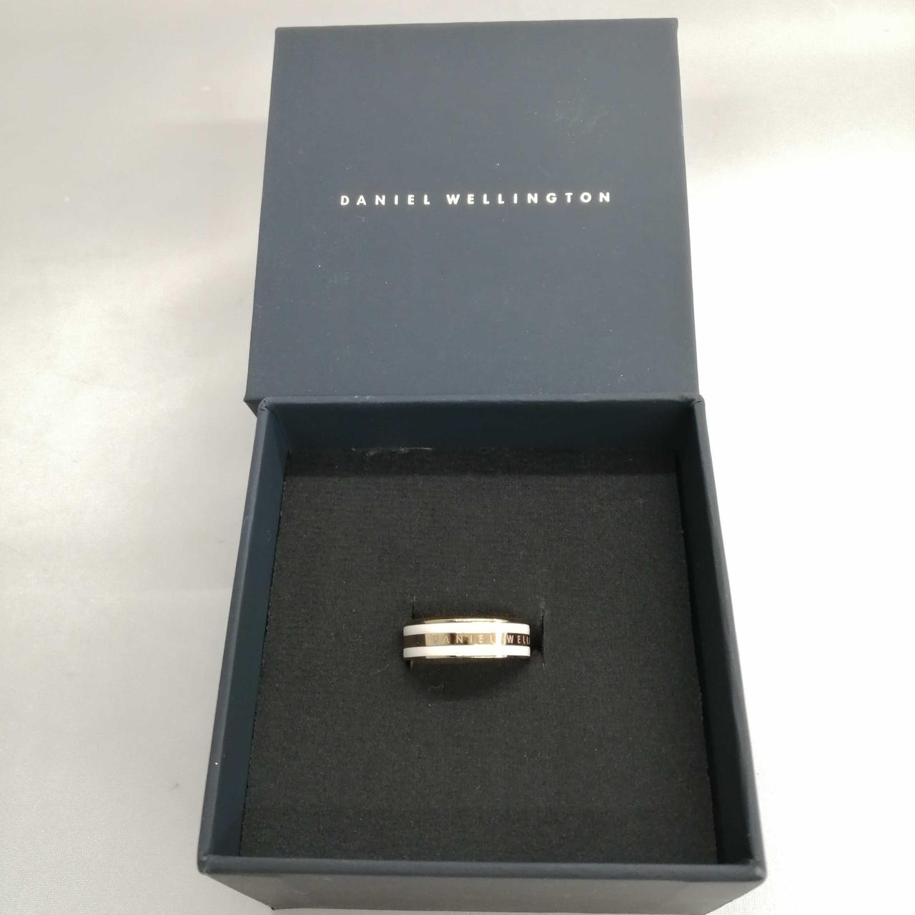 サイズ11号。箱付きの商品です。