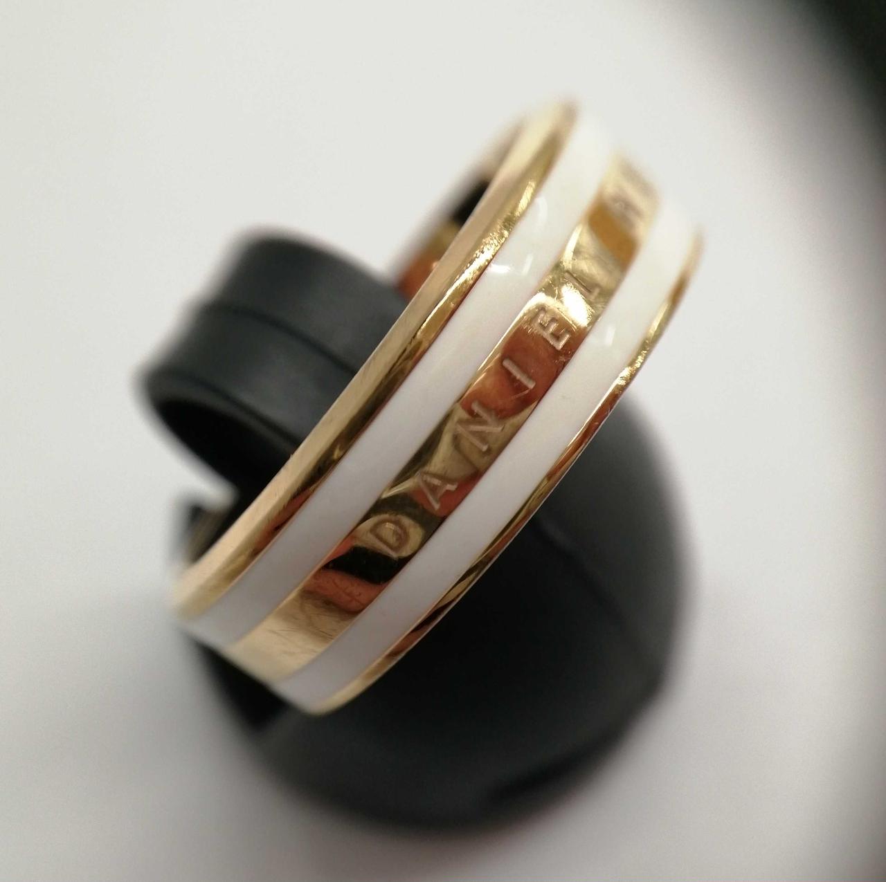 表面に細かいキズが有ります。