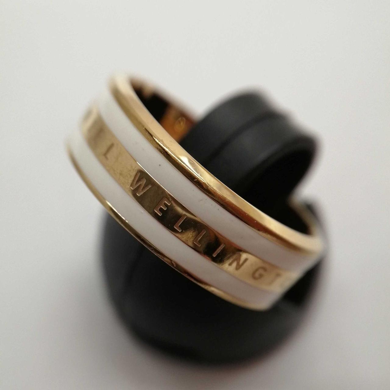 表面に細かいキズが有ります。