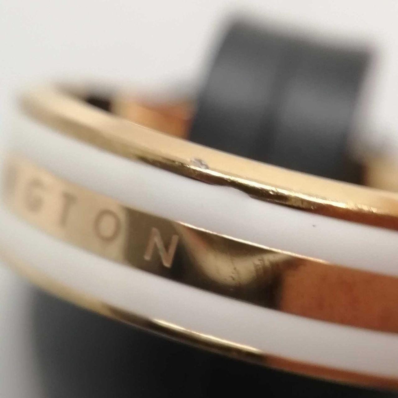 キズが有ります。