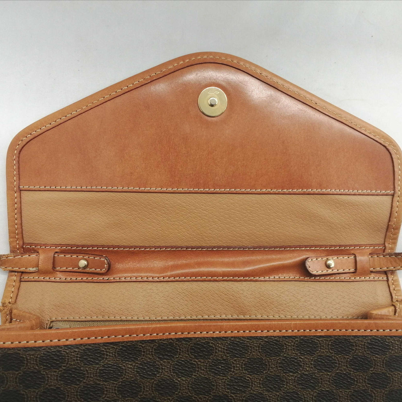 汚れ、傷み有ります