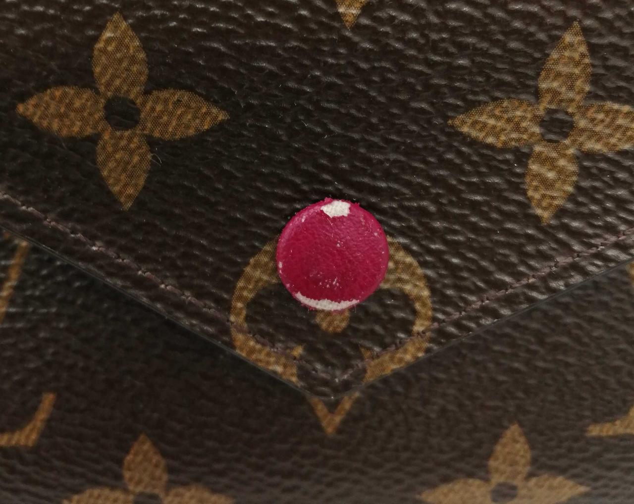 ボタン部分剥がれあります。